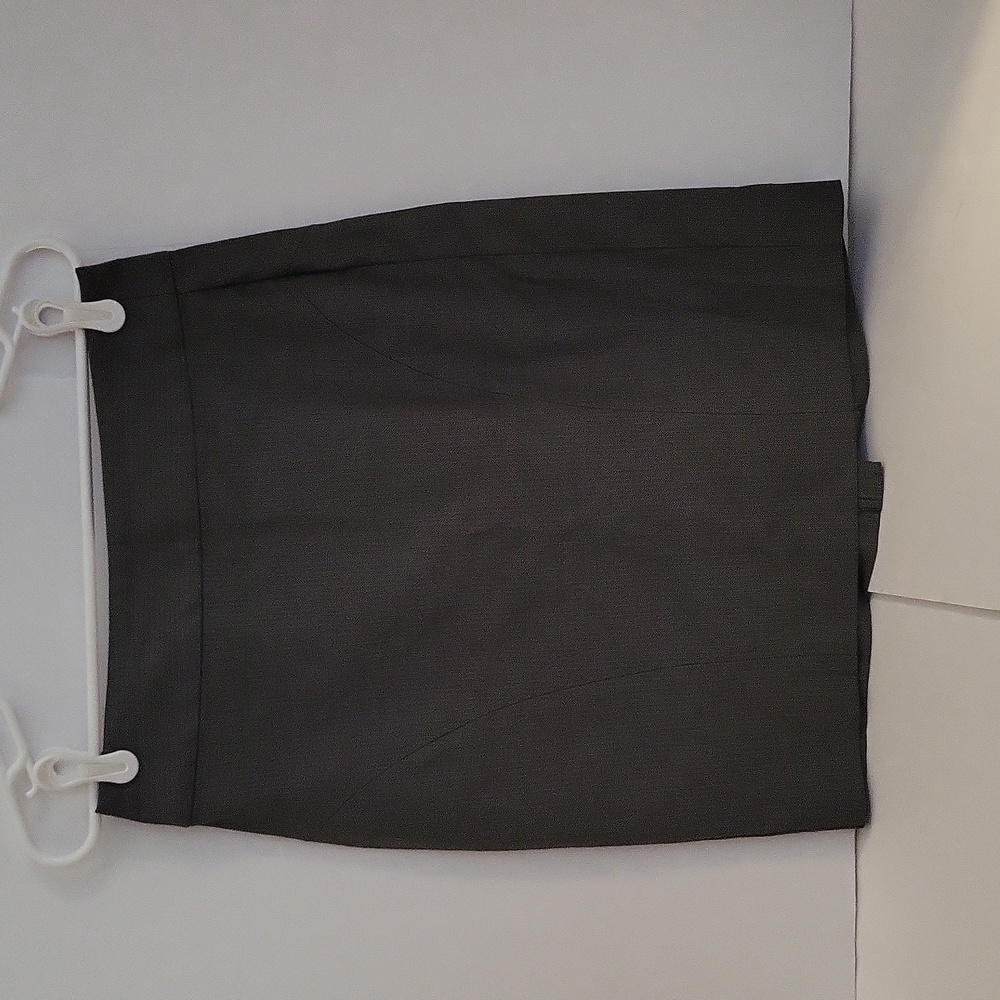 NWOT Banana Republic Charcoal Gray Herringbone Twill Skirt, Size 4